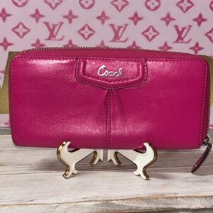 🍍🍍Coach Ashley fuchsia leather zip around wallet